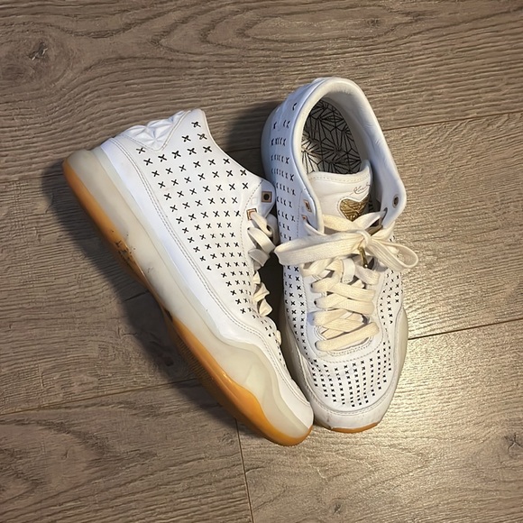 Kobe 10 White Gum - Picture 2 of 4